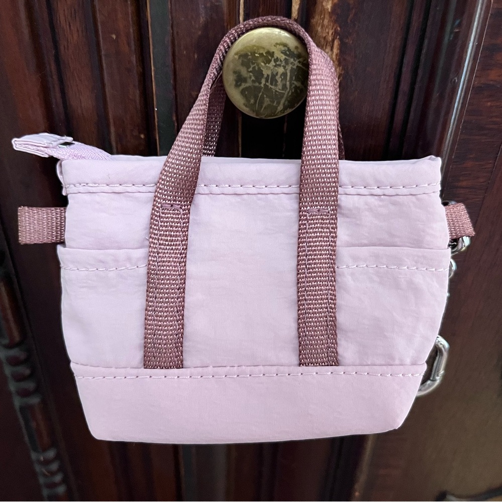 NWT lululemon Daily Multi-Pocket Nano - Picture 3 of 15